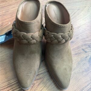 Nwt ankle boots